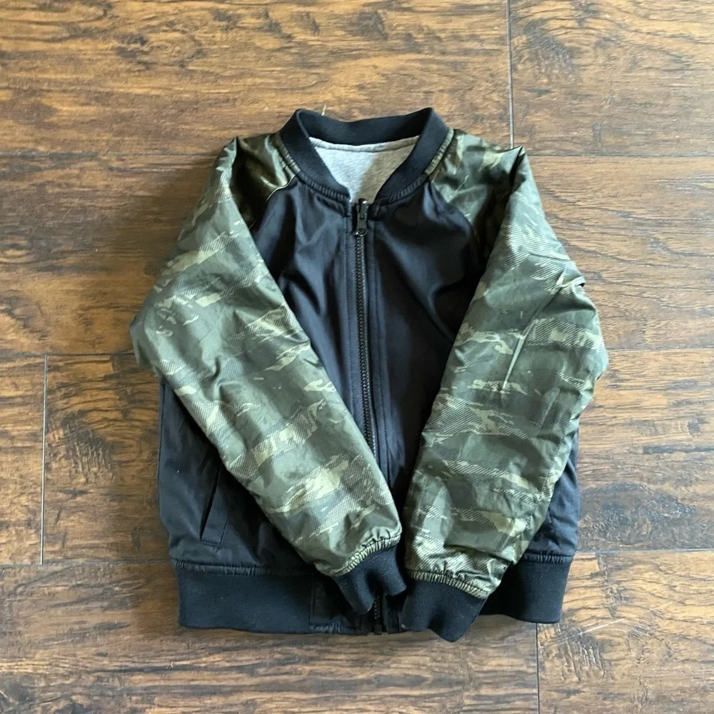 Old Navy, Boys, Reversible Jacket, Black/Camo and Heather Gray, Size S (6-7)